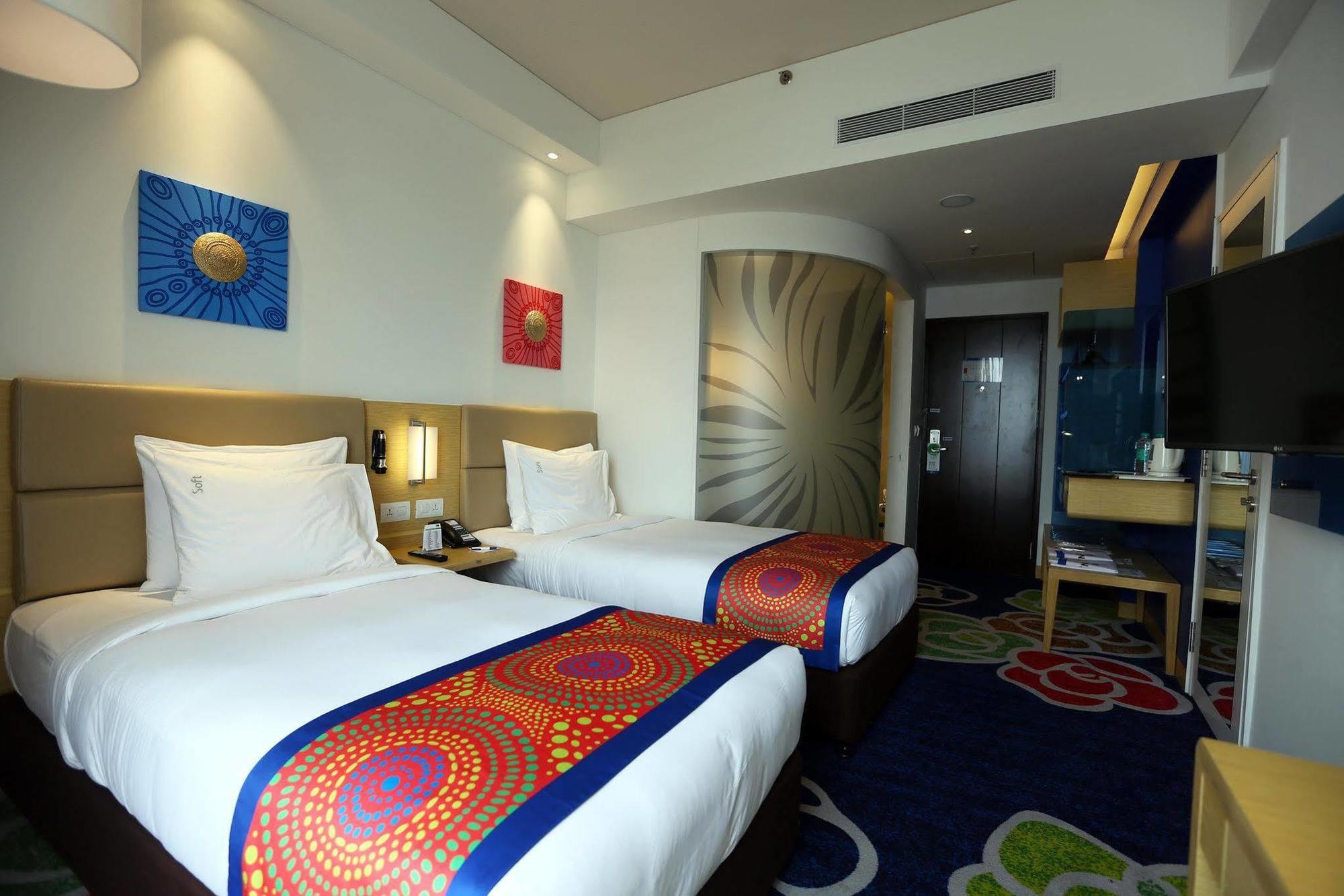 Holiday Inn Express Chennai Old Mahabalipuram Road ภายนอก รูปภาพ