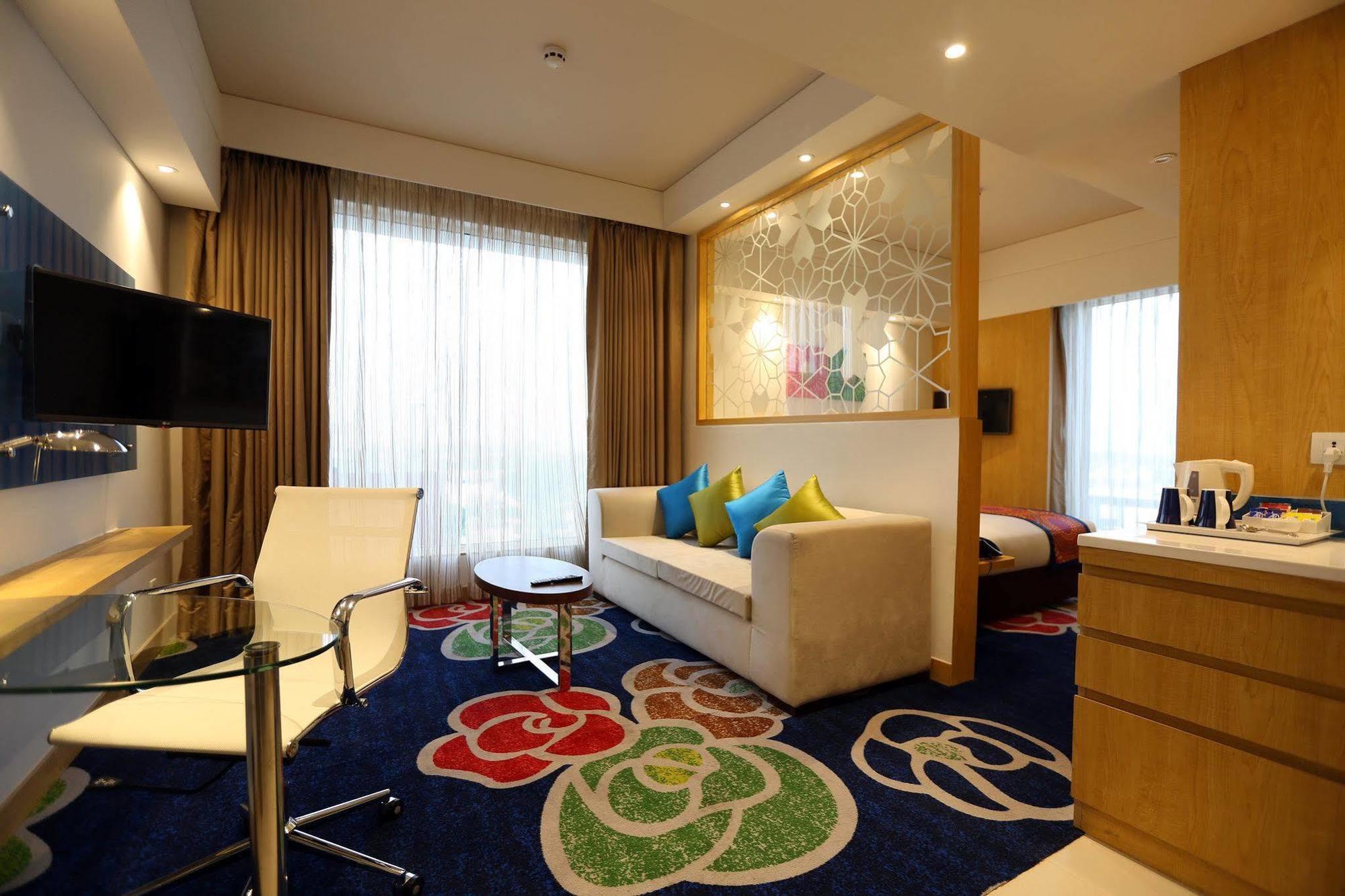 Holiday Inn Express Chennai Old Mahabalipuram Road ภายนอก รูปภาพ